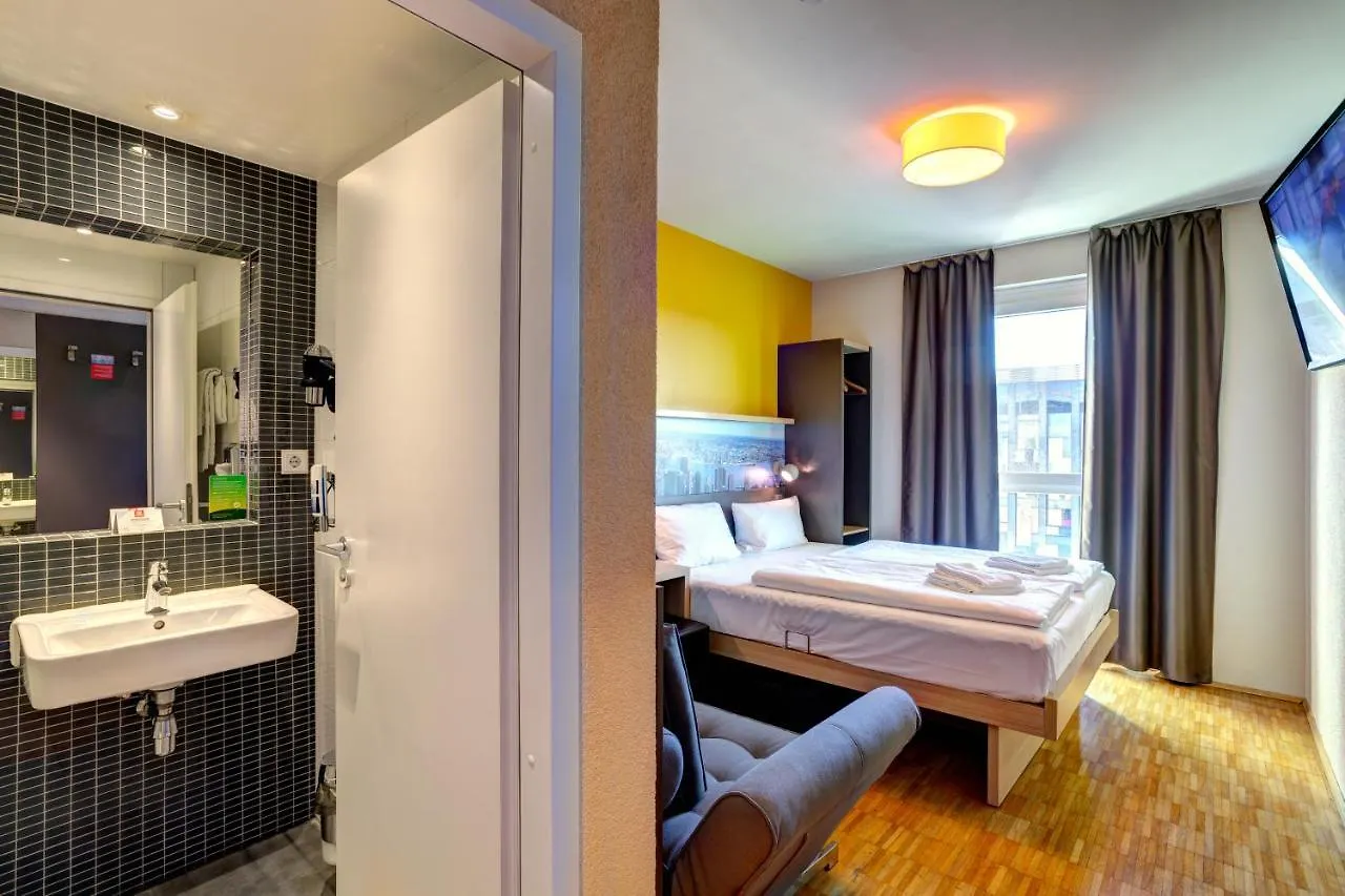 ***  Meininger Hotel Frankfurt/Main Messe Frankfurt am Main Alemanha